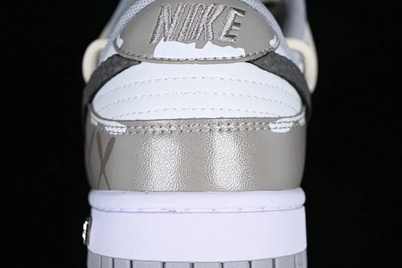 All Categories Nk SB Dunk Series Nk SB Dunk Low Low-top sneakers Customized large box Nk Dunk Low Panda Prank-West Coast Customized version of deconstructed strap retro distressed low-top sneakers DJ6188-003